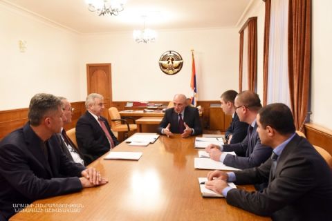 Встреча с представителями партий “Азат Айреник”, Демократическая партия Арцаха и АРФ “Дашнакцуцюн”
