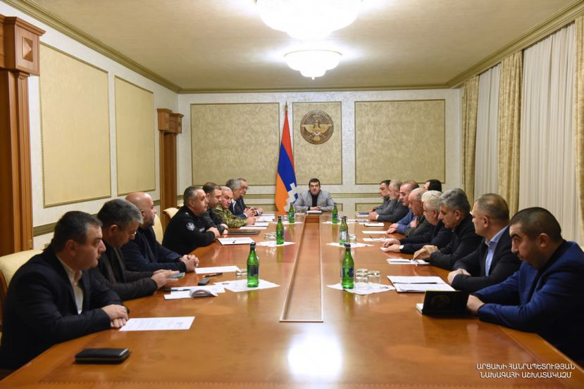 Президент Арутюнян провел расширенное заседание Совета безопасности