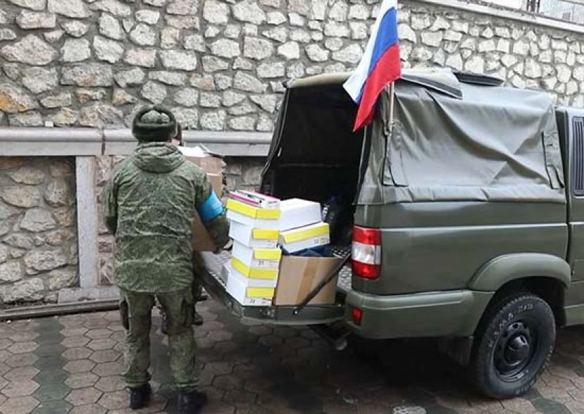 Российские миротворцы оказали гуманитарную адресную помощь многодетной семье в Нагорном Карабахе