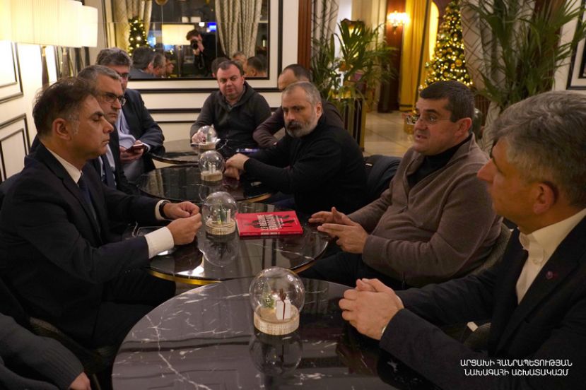 Делегация, возглавляемая президентом Арутюняном, встретилась в Париже с представителями Центрального комитета АРФД Франции