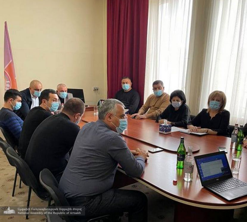ԱՀ ԱԺ «Ազատ հայրենիք-ՔՄԴ» խմբակցության անդամների հանդիպումը ԱՀ պետնախարարի հետ