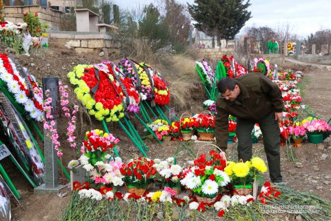Հանրապետության նախագահը Հայրենիքի պաշտպանության համար զոհվածների հիշատակին հարգանքի տուրք է մատուցել մայրաքաղաքի հուշահամալիրում