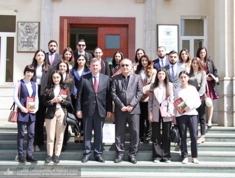 ԱՀ Ազգային ժողովի նախագահ Արթուր Թովմասյանն ընդունել է Հայաստանի Հանրապետության ԱԳՆ դիվանագիտական դպրոցի ունկնդիրների պատվիրակությանը