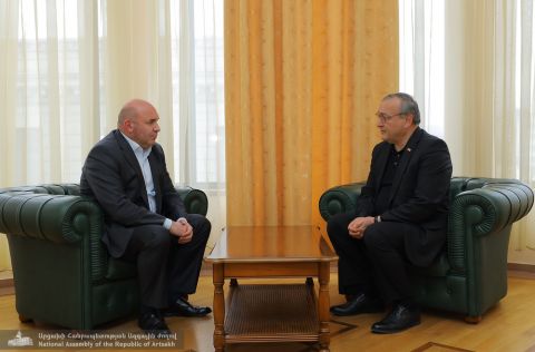 ԱԺ նախագահ Արթուր Թովմասյանը հանդիպել է ԱՀ քաղաքաշինության նախարար Արամ Սարգսյանի հետ