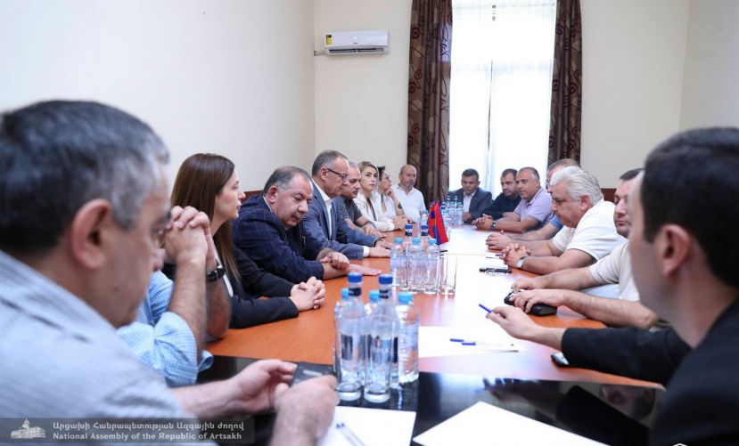 ԱՀ Ազգային ժողովի պատվիրակության անդամները հանդիպել են ՀՀ Ազգային ժողովի «Հայաստան» դաշինքի պատգամավորների հետ