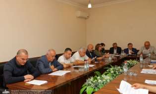 ԱՀ Ազգային ժողովի նախագահ Արթուր Թովմասյանն աշխատանքային խորհրդակցություն է հրավիրել