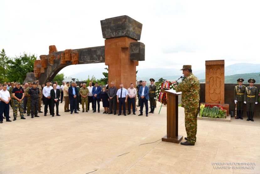 Президент республики почтил память павших за Родину и без вести пропавших воинов