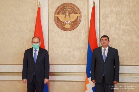 Президент Республики Арцах Араик Арутюнян встретился с премьер-министром Республики Армения Николом Пашиняном.