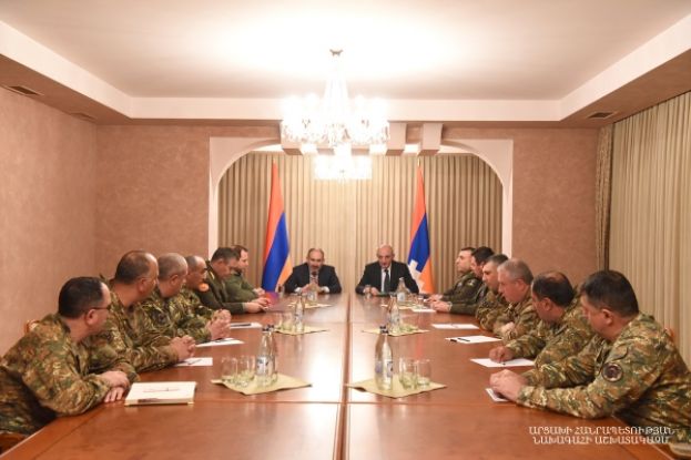 Президент Бако Саакян и Премьер-министр Никол Пашинян провели рабочее совещание