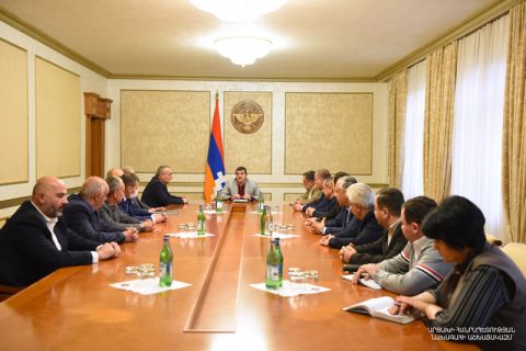 Президент Арутюнян провел расширенное рабочее совещание