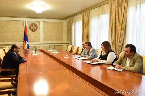 Президент Арутюнян принял министра труда и социальных вопросов РА Нарека Мкртчяна