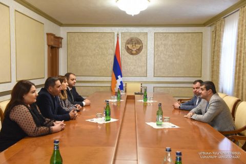 Президент Араик Арутюнян принял официальную делегацию партии «Процветающая Армения»