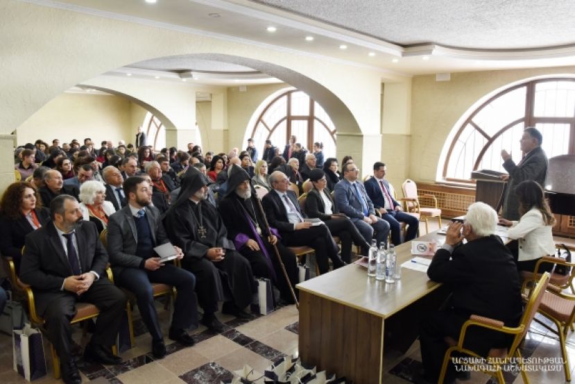 Президент Саакян присутствовал на научной конференции, посвященной 150-летию Ованеса Туманяна