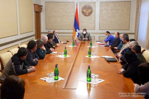 Президент Арутюнян обсудил ряд проблем с представителями администрации и руководителями общин Гадрутского района
