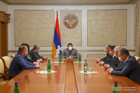 Президент Араик Арутюнян встретился с представителями трех фракций НС
