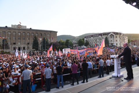 Митинг на площади Возрождения