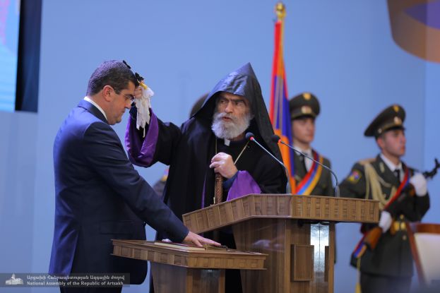 На специальном заседании Национального собрания Республики Арцах Араик Арутюнян вступил в должность Президента Республики