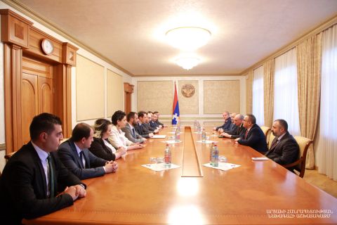 Президент Республики Арцах Бако Саакян принял делегацию мэрии Еревана во главе с мэром Айком Марутяном