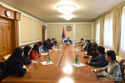 Президент Арутюнян встретился с группой слушателей Дипломатической школы при МИД РА
