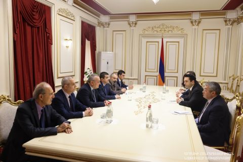 Делегация, возглавляемая президентом Араиком Арутюняном, встретилась с председателем НС РА Аленом Симоняном