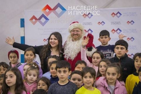 Депутат Госдумы РФ вручил новогодние подарки арцахским детишкам